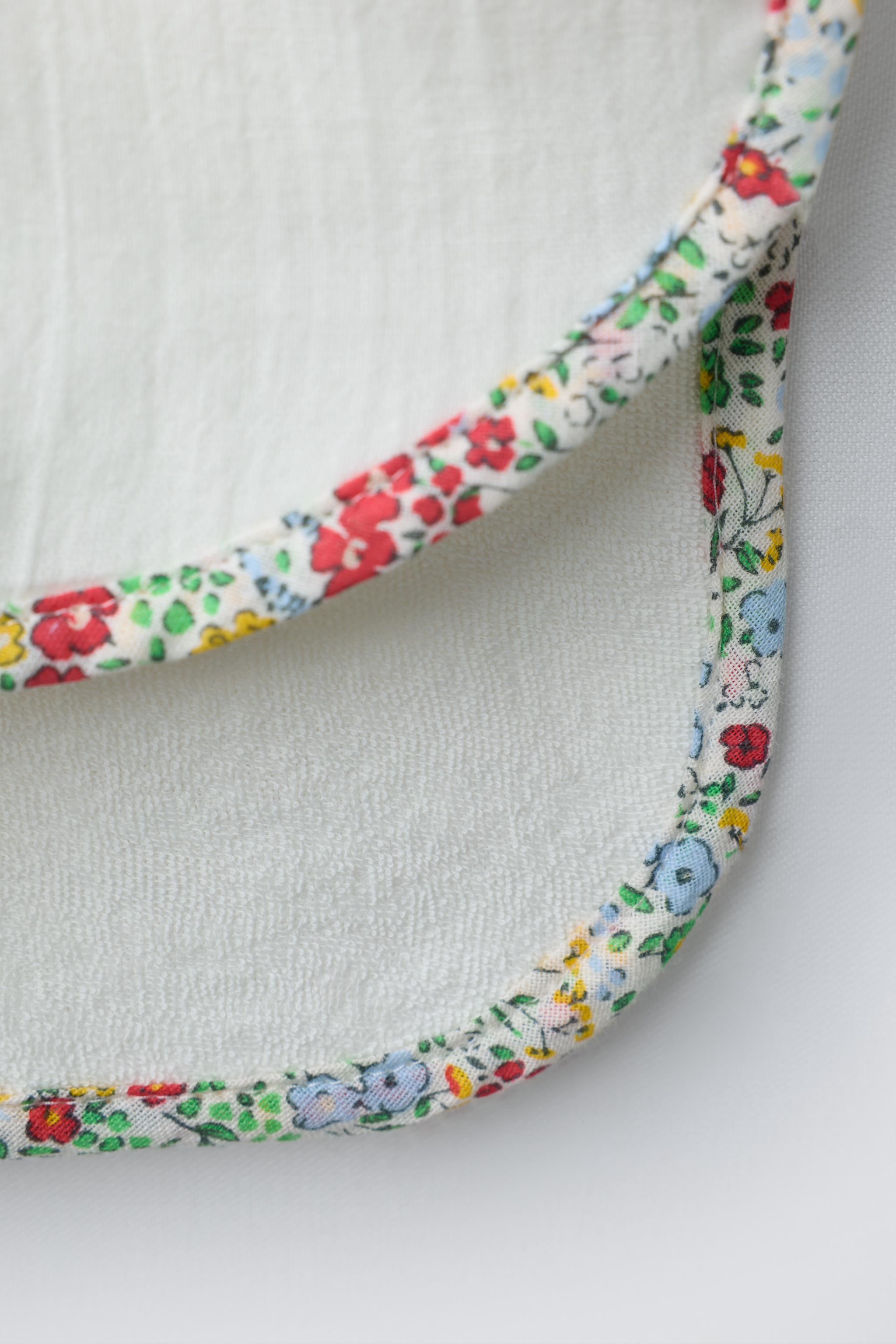 PONCHO SERVIETTE TEXTURE INITIALE LISERÉS FLEURS